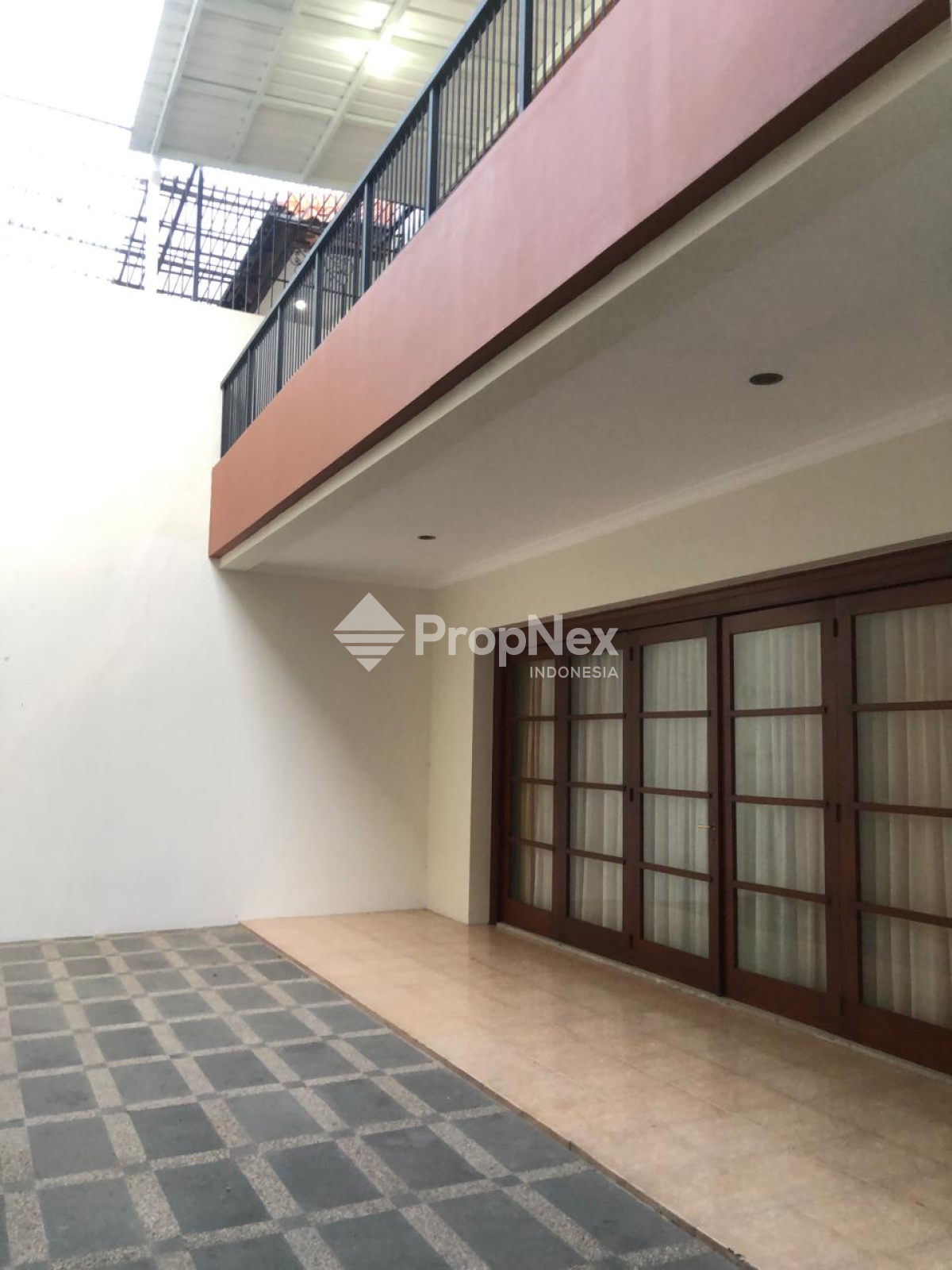 GRAHA FAMILY,  Rumah Semi Furnish Sudah Renovasi — foto 10